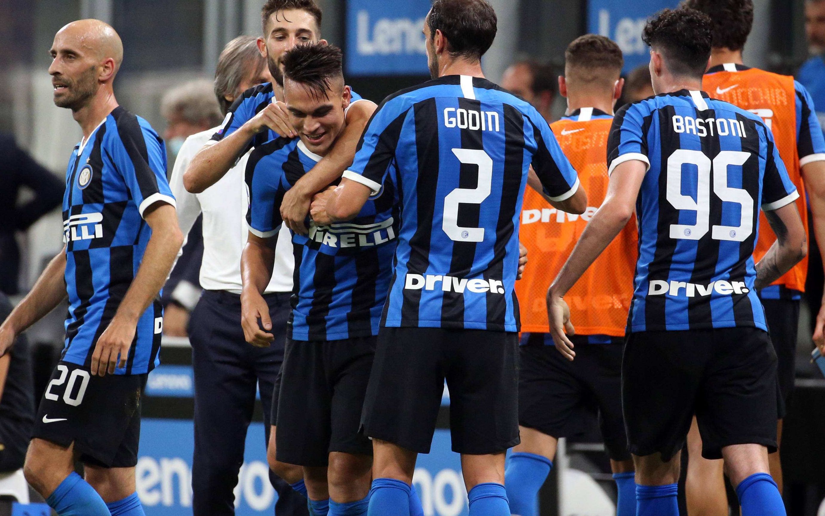 卡尼萨雷斯：维尼修斯的表现配不上加薪，皇马球员大多都这样（卡尼萨雷斯：维尼修斯的表现不足以涨薪，这在皇马球员中很普遍）