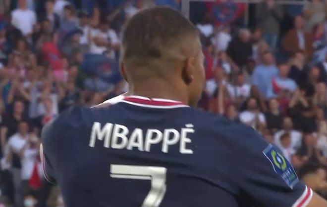 里肯：拜仁本赛季的表现非常出色，他们有望赢得三冠王（里肯：拜仁本季表现抢眼，三冠在望）