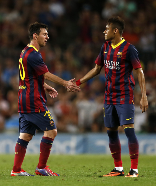 足球国足球员获赞：比赛态度专业（国脚获赞：比赛态度十分专业）