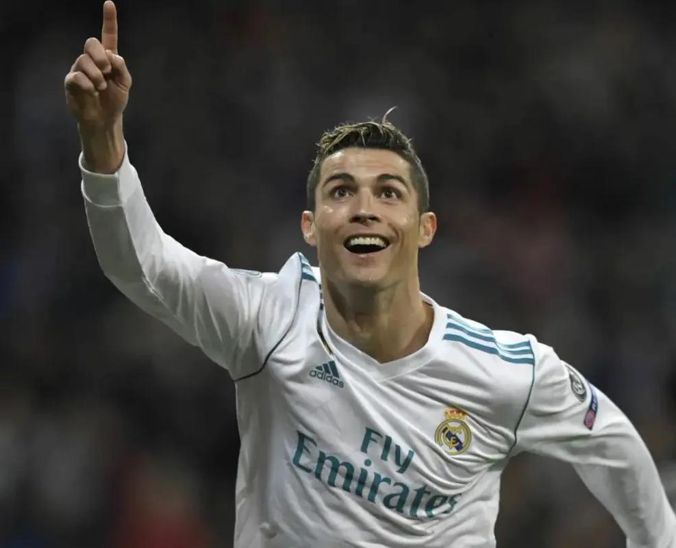 阿尔巴：亚马尔和佩德里等球员很出色，但没人能和梅西比（阿尔巴盛赞亚马尔与佩德里，但称无人能与梅西相提并论）