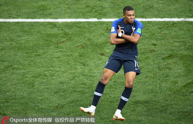 曼城斯特林关键进球锁定三分