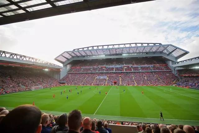 WAZ评沙尔克球员表现：两边翼卫灾难发挥，卡里乌斯超神