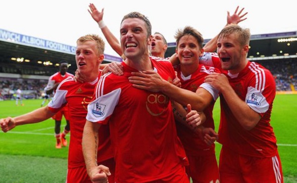 意甲：尤文客场3-0轻取卡利亚里（意甲：尤文客场三球完胜卡利亚里）